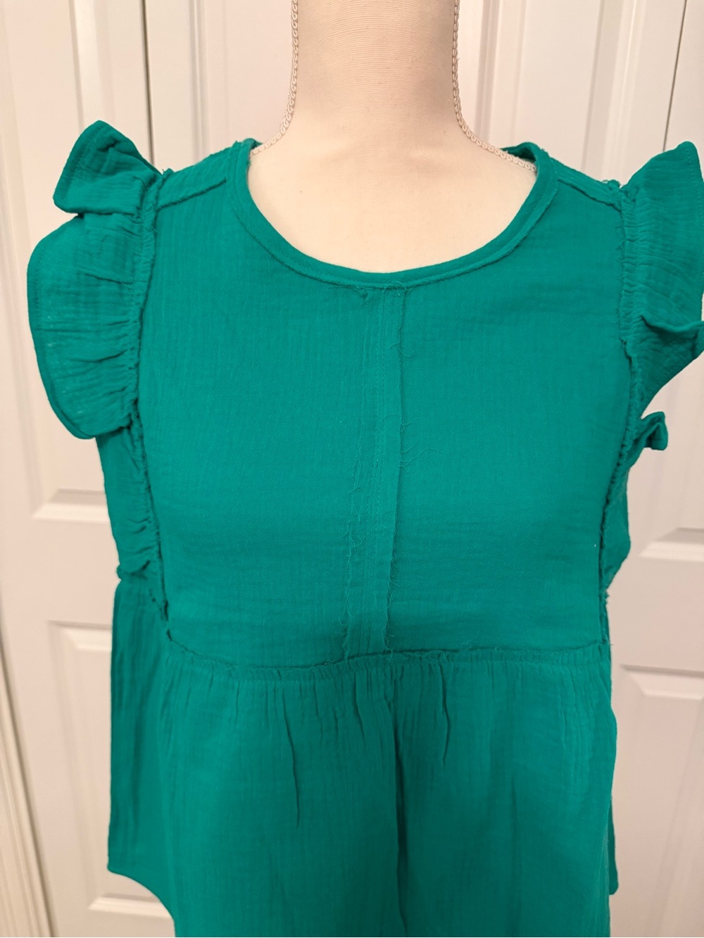 New In Sleeveless Kelly Green Ruffle Peplum Top Size Large NWT - Picture 5 of 15